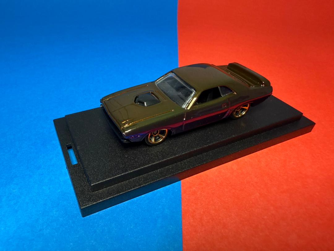 Hot Wheels Custom Dodge Hemi Challenger Two Tone Spectraflame (1 of 1 EDITION)
