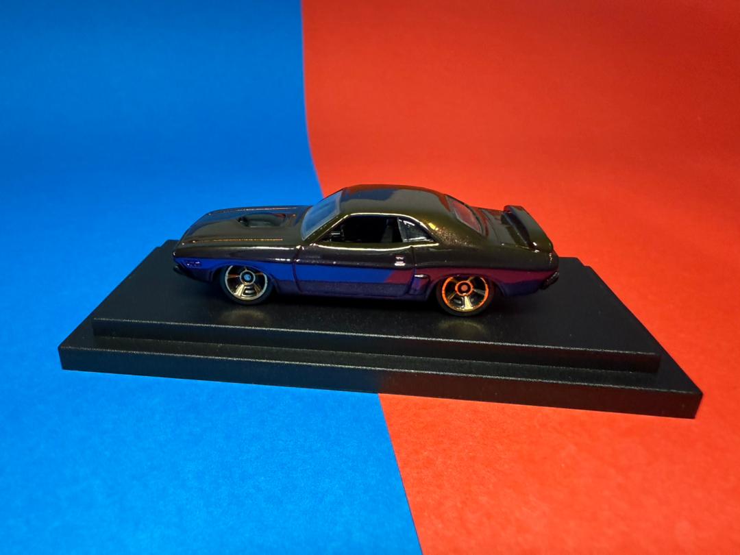 Hot Wheels Custom Dodge Hemi Challenger Two Tone Spectraflame (1 of 1 EDITION)