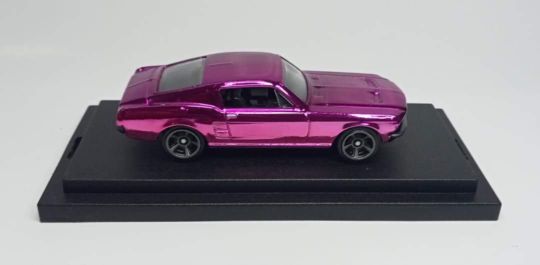 Hot Wheels '67 Ford Mustang Coupe Custom Spectraflame 2Tone PinkPurple (1 of 1)