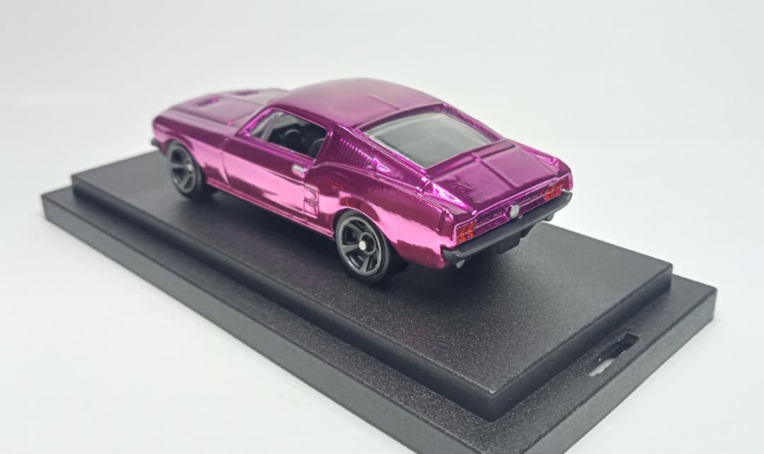 Hot Wheels '67 Ford Mustang Coupe Custom Spectraflame 2Tone PinkPurple (1 of 1)