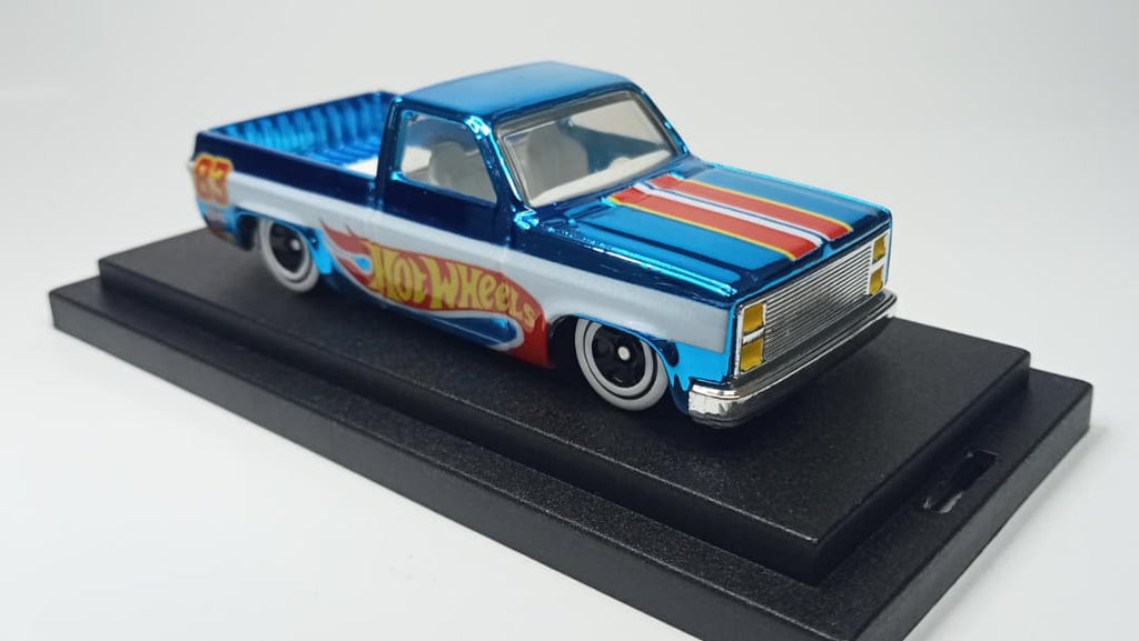 HotWheels Custom '83 Chevy Silverado HW Racing Design Spectraflame Blue(1 of 1)