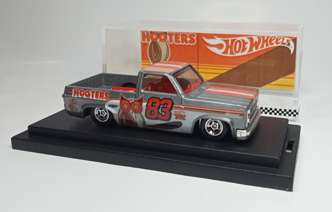HotWheels Custom 83 Silverado the hooters ZAMAC Edition Ver1 / Real Rider 1/1