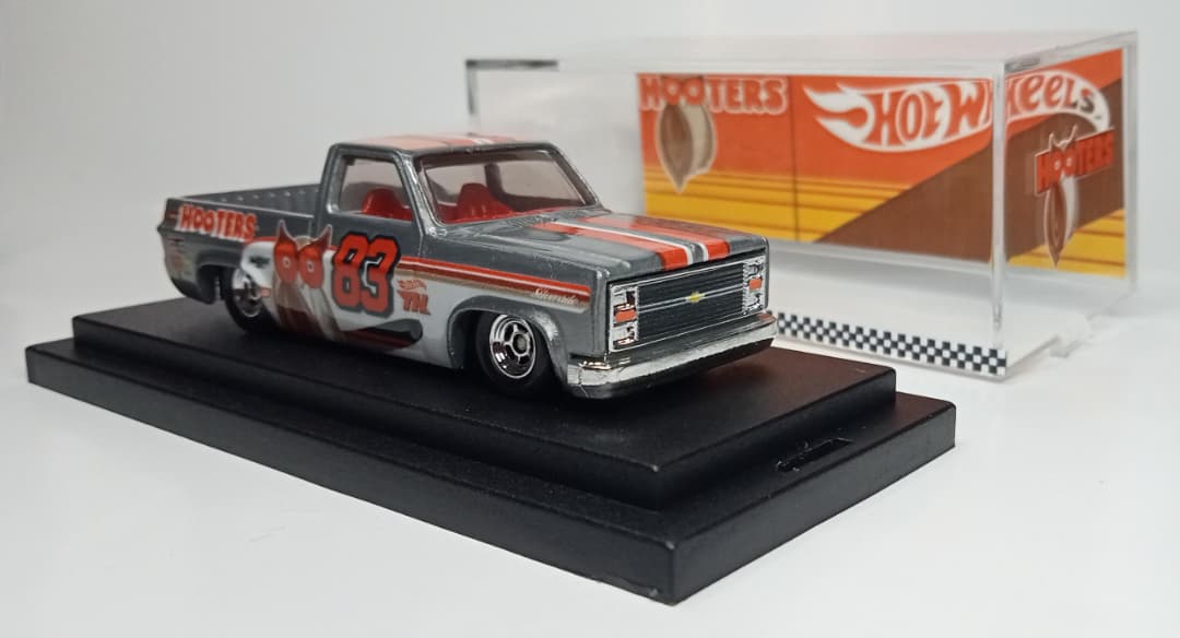 HotWheels Custom 83 Silverado the hooters ZAMAC Edition Ver1 / Real Rider 1/1